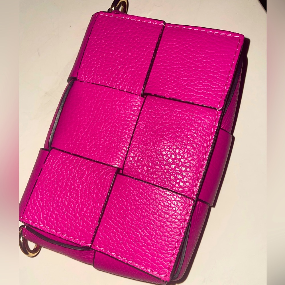 *NEW WITHOUT TAGS* Small Fuscia Clutch/Crossbody. No brand visible.💕BARBIE